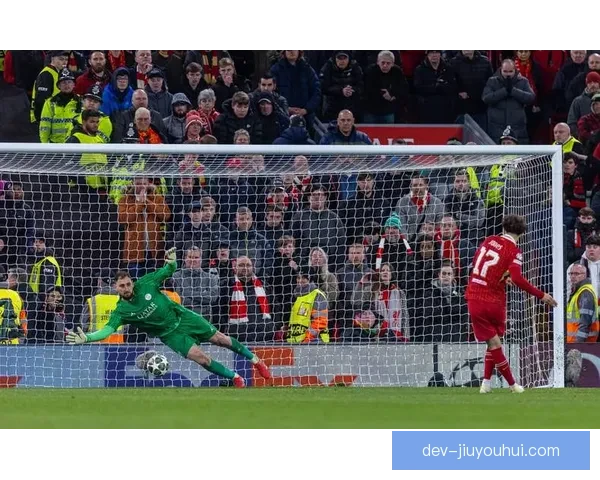 纽卡斯尔联欧冠主场4-1大胜巴黎圣日耳曼演绎惊天逆袭精彩瞬间